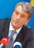 Виктор Ющенко: «Спекуляции на валютном рынке привели к тому, что в течение дня курс менялся до двух процентов! А это получение прибыли на уровне 720 процентов годовых! Где еще можно заработать такие деньги?»